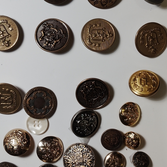 Assorted Button Collection - Picture 7 of 15